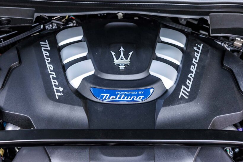 定評のあるマセラティが独自開発した3.0リッターV6ツインターボエンジン。スペックはベースモデルが490PS/600Nm、トロフェオが590PS/650Nm。後者の最高出力のみ40PSアップした。