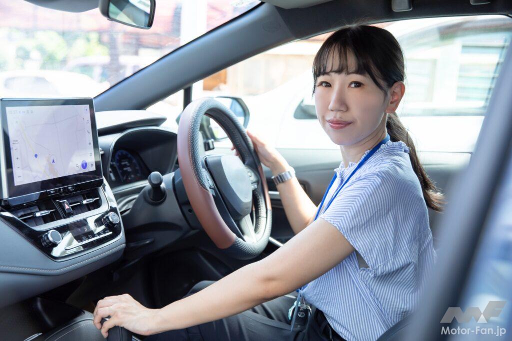 運転している女性