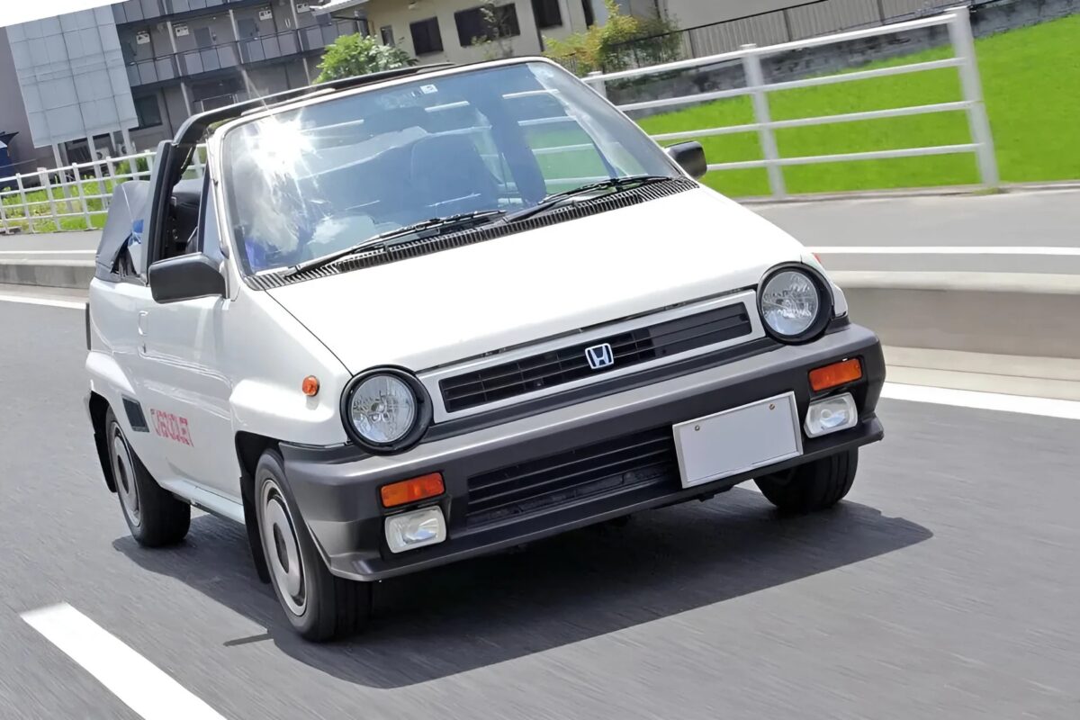 「遅い、でも楽しい！」全長3.4mのシティカブリオレを走らせて分かった、数字では語れない昭和車の魅力