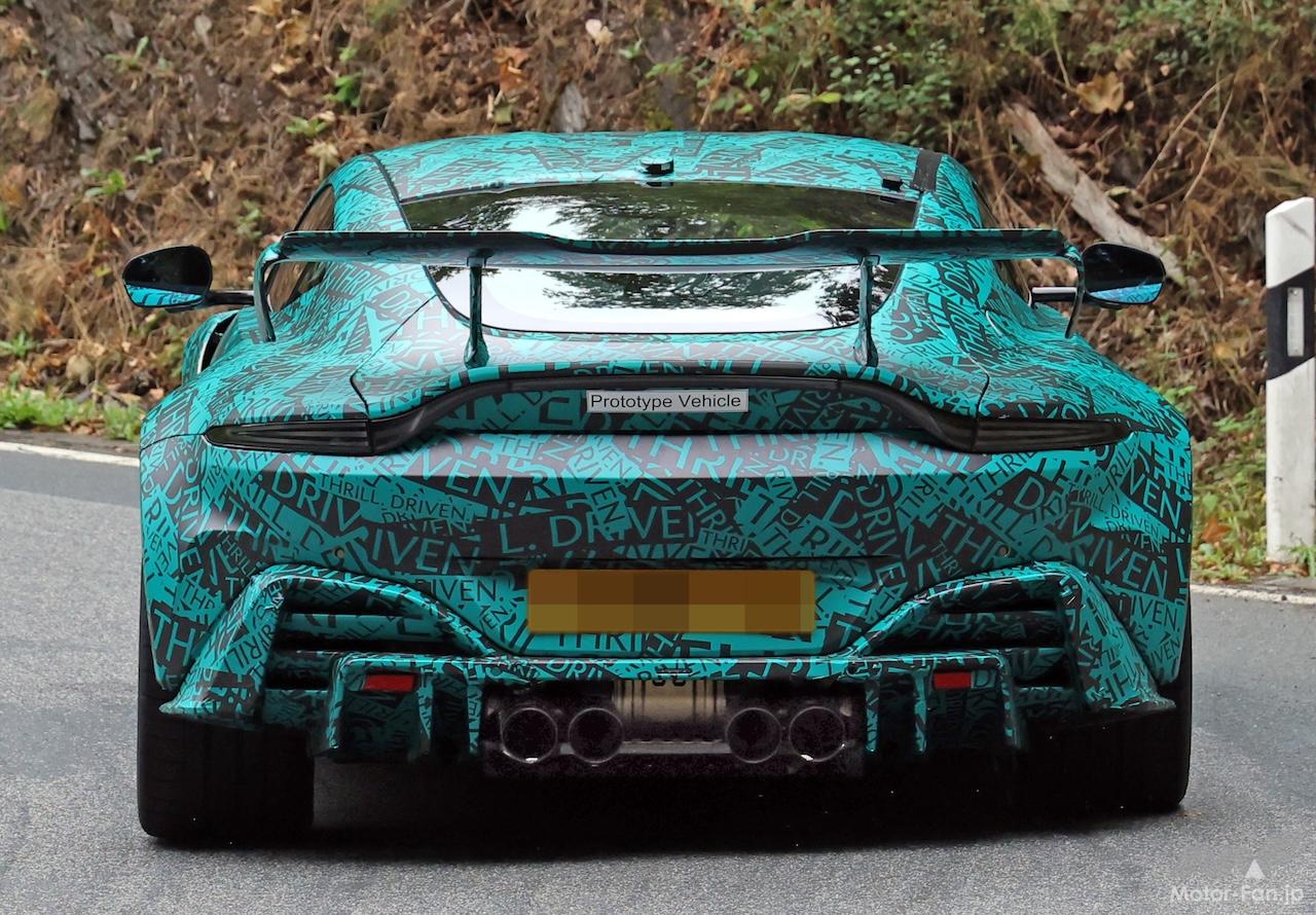 大型リヤウィングが物語る700ps超え確実の“911 GT3キラー