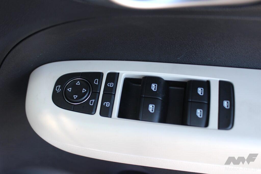 運転席ドアスイッチ