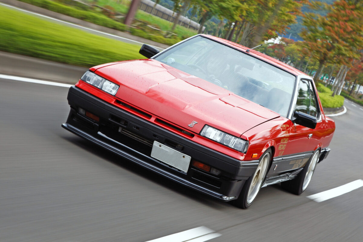 「昭和最強クラスのオーラ！」450馬力の鉄仮面スカイラインが体現するFJ20チューンの真髄