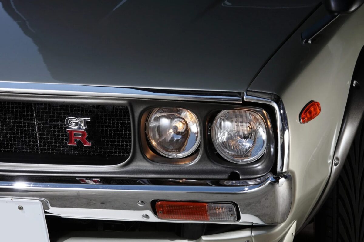 「ベース車両は何なんだ!?」価格は約1000万円、ケンメリGT-Rの究極レプリカ仕様がヤバすぎる！