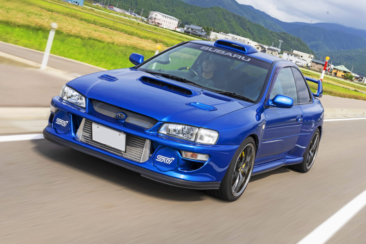 「伝説のインプレッサ22Bを超えろ！」心も走りも震わせる2.2L仕様の激アツGC8クーペが凄すぎる!!