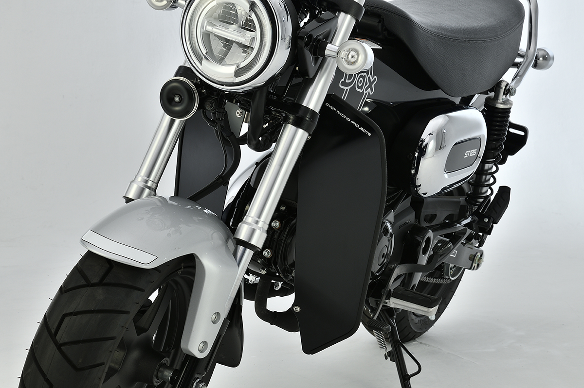 ホンダ・ダックス125を“シャリィ”風にアレンジ!?　ちょっぴりユニークなレッグシールドです。【OVERレーシング】