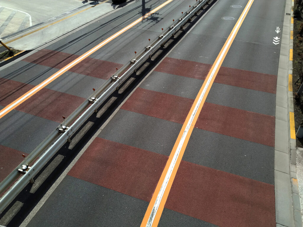 ride_yellow_centerline2_02