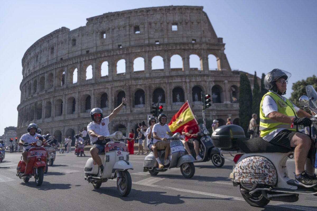 ベスパ生誕80周年を祝うイベント「VESPA ROMA 2026-80YEARS OF AN ICON」がイタリア・ローマで開催！　全世界から約5万人が参加