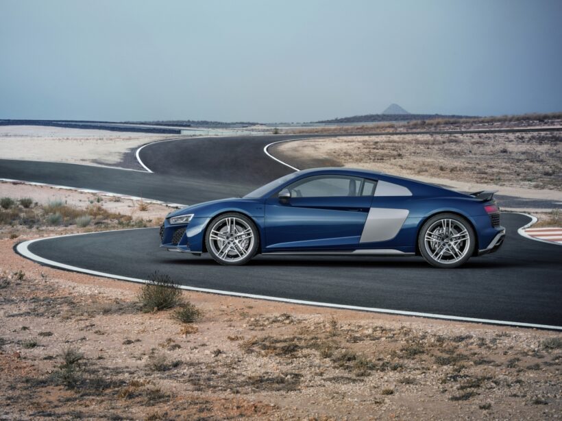 後期型の新車価格は3000万円を超えた（写真はR8 Coupé V10 performance 5.2 FSI quattro S tronic）。