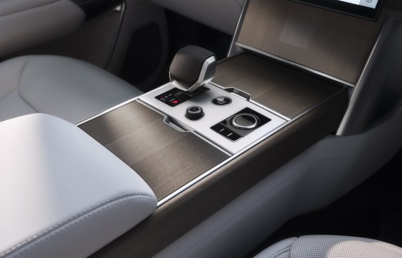 「レンジローバー エレクトリック」のインテリア。