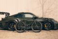 レオン・バルディンガーは、自身のポルシェ 911 GT3 RSと同じ仕様のロードバイクを作り上げた。