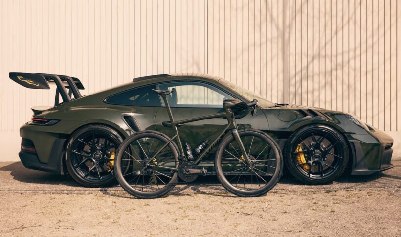 レオン・バルディンガーは、自身のポルシェ 911 GT3 RSと同じ仕様のロードバイクを作り上げた。