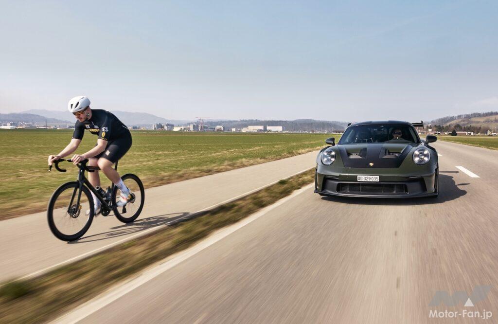 レオン・バルディンガーは、自身のポルシェ 911 GT3 RSと同じ仕様のロードバイクを作り上げた。