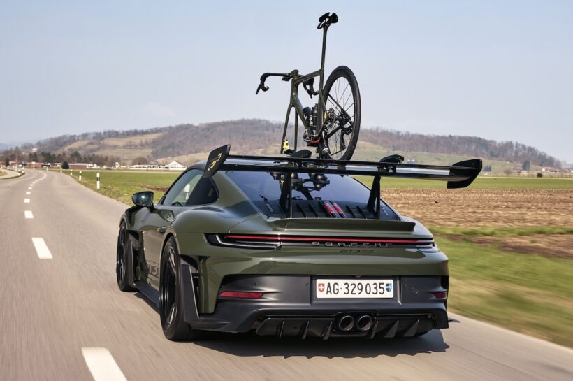 レオン・バルディンガーは、自身のポルシェ 911 GT3 RSと同じ仕様のロードバイクを作り上げた。