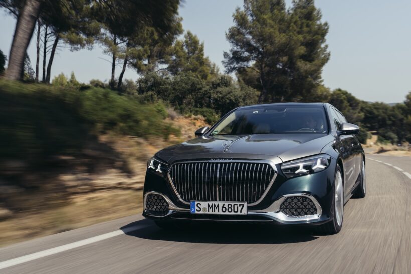 4.0リッターV8ターボと、6.0リッターV12ターボという二つのパワーユニットをラインナップする。