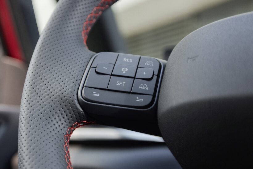 「フォルクスワーゲン ID.3 GTI」のインテリア。