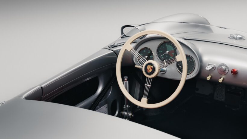 電動ミニチュアカー「ポルシェ 550 J」のコクピット。