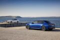 BMWは、先行発表されたBEV仕様に続き、内燃機関を搭載した新型3シリーズを公開した。