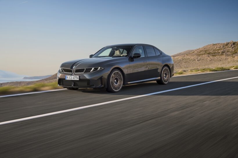 新型「BMW 3シリーズ」内燃機関搭載モデルの走行シーン。