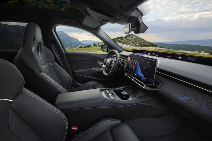 新型「BMW 3シリーズ」内燃機関搭載モデルのインテリア。