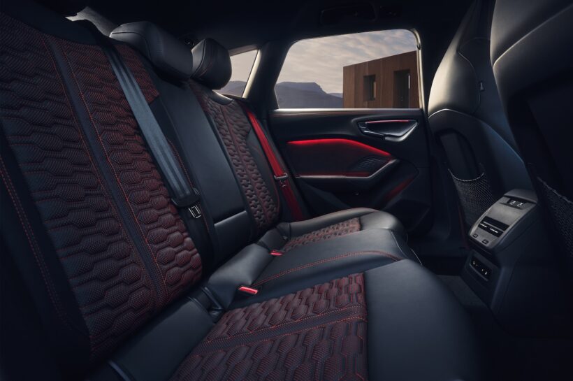 「アウディ RS 5 アンバト」のインテリア。