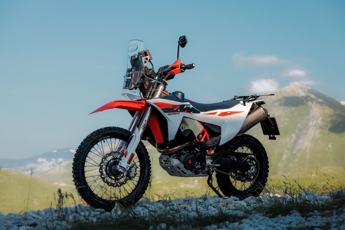 KTM 690 RALLYを2027年1月発売予定！79PSの本格ラリーアドベンチャー