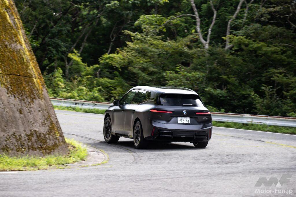 大型SUVの力強さとBEVらしい先進性を融合したBMW iXのエクステリアデザイン。