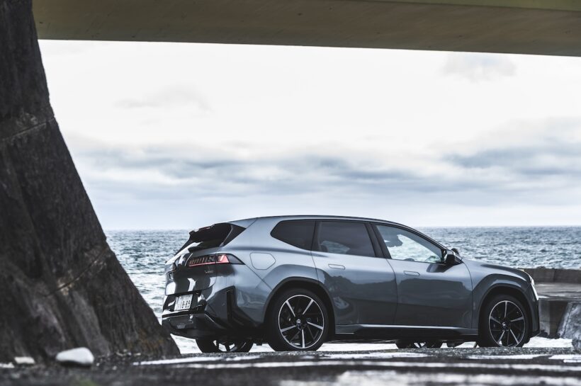 BMW iX3。フラッシュサーフェスドアハンドルを採用。