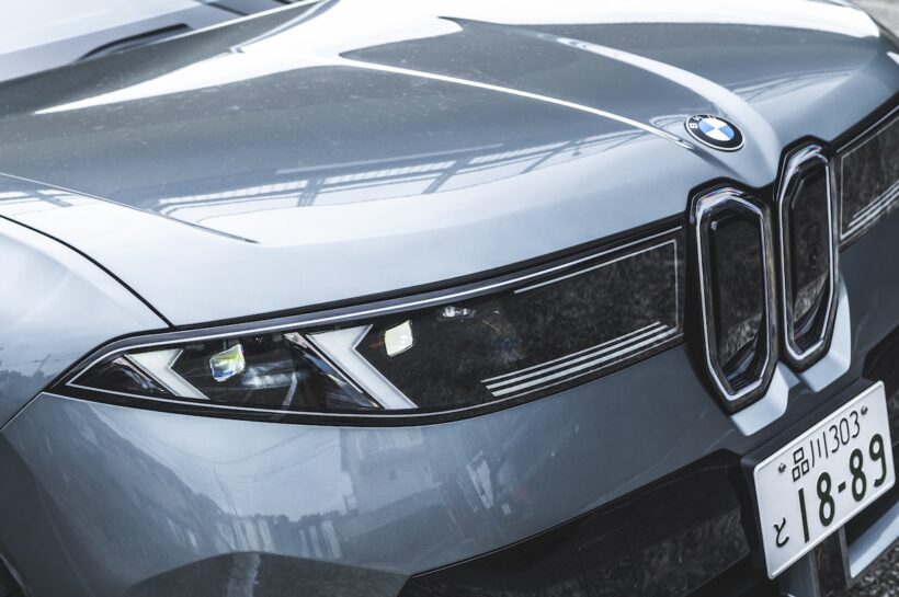 BMW iX3。発光するアイコニック・グローや垂直に配置されたLEDヘッドライト。