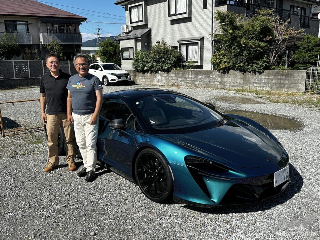 『GENROQ』元編集長の田中達也さんと玉虫色の「アルトゥーラクーペ」