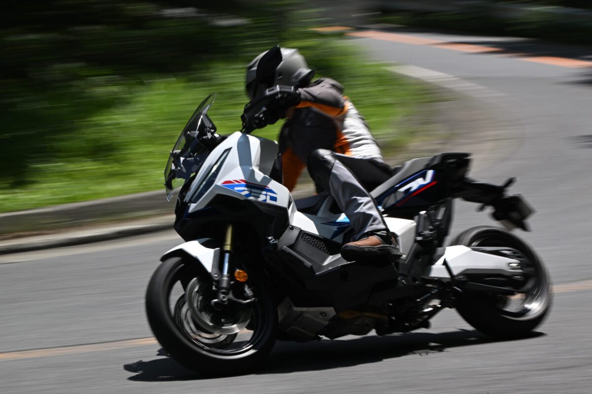 これはスクーターなのか、バイクなのか。ホンダX-ADVをたっぷり走った感想、「刺激的でドラマチック‼」｜　　1000kmガチ試乗【1／3】