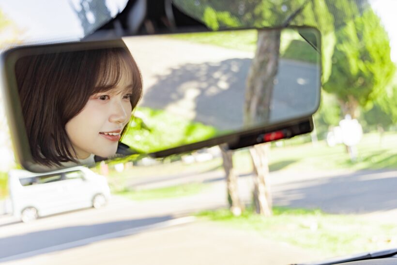 運転する女性