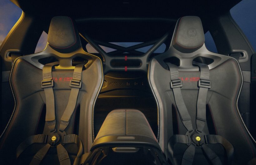 「メルセデス AMG CLE 646 シュペツィアルアンフェルティグング」のコクピット。