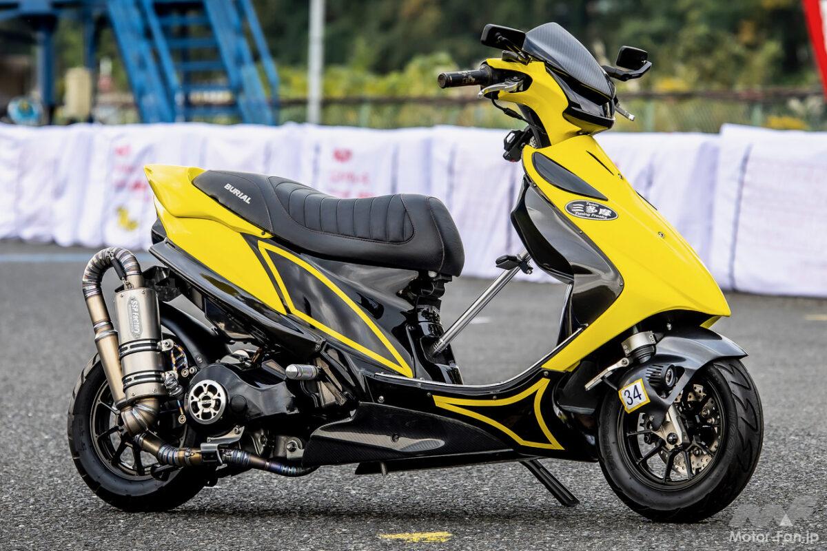 鍛造アルミの削り出しホイールとワンオフのチタン製マフラーを装備したアドレスV125Gのフルカスタム！