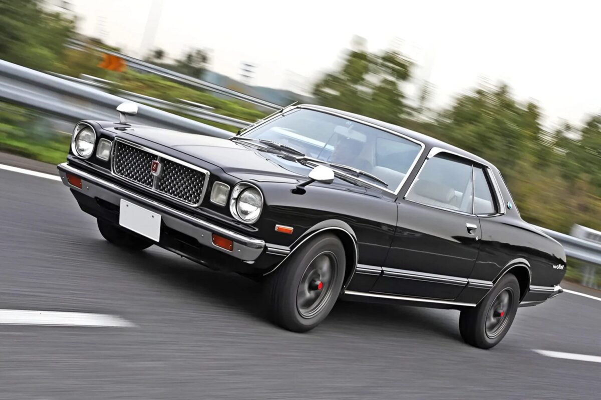 「50年前の昭和車がチート仕様に！」往年のブタ目マークIIにトルクフルな2JZエンジンを搭載!!