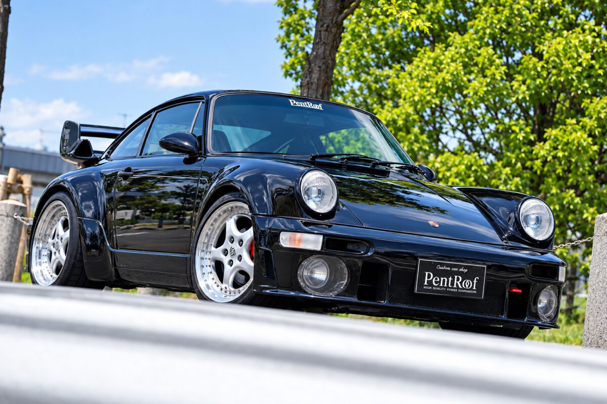 「30年前の“速さ”を現代へ！」最高速屋が仕上げたポルシェ964ターボがブラックバードすぎる…