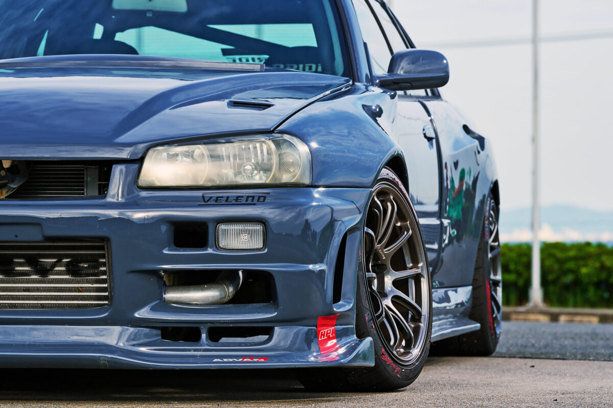 「GT500を戦った男がドリフト修行!?」松田次生が20年かけて追い続ける“4ドアスカイライン”に迫る