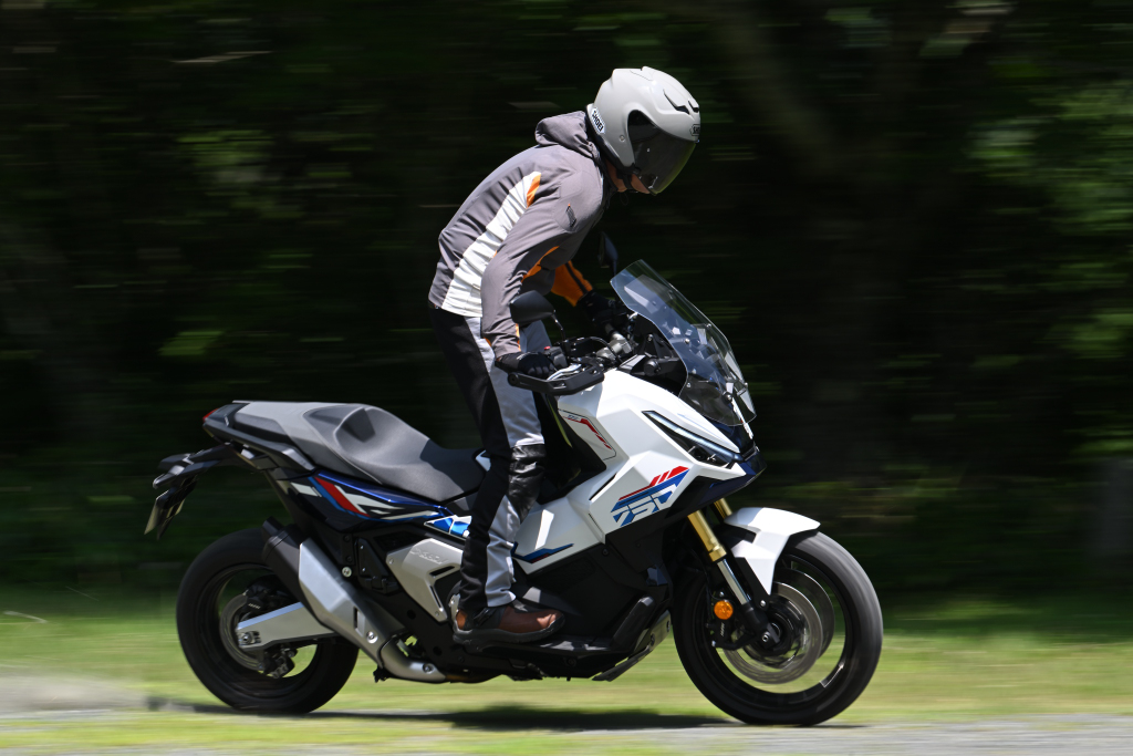 ムチャクチャ楽しいバイクではあるけれど、万人向けの万能車ではない……？　ホンダX-ADV　1000kmガチ試乗【2／3】