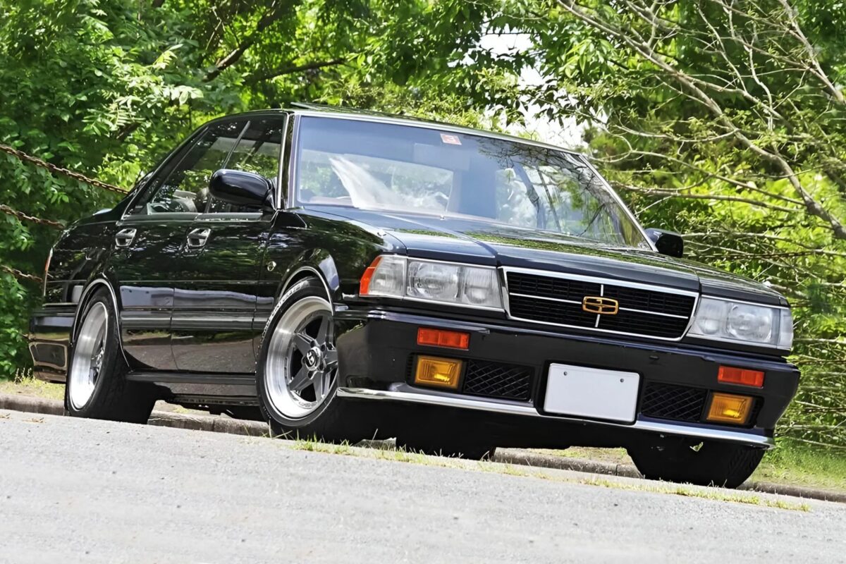 「GT-Rの影で進化した日産の名車」Y31グロリアの頂点“グランツーリスモスーパーSV”を捕獲！