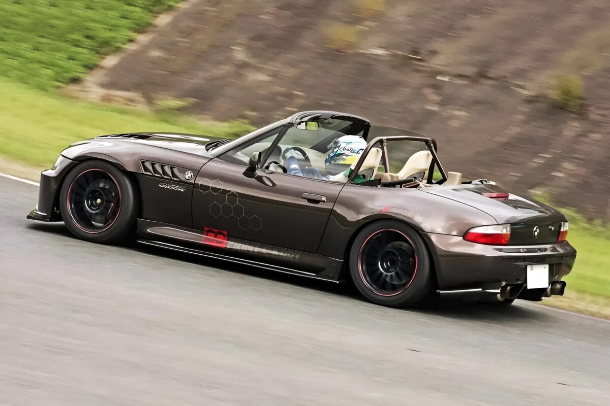 「往年のBMW Z3から轟く13ロータリーサウンド」380馬力で国産勢を食う怪物ロードスター！