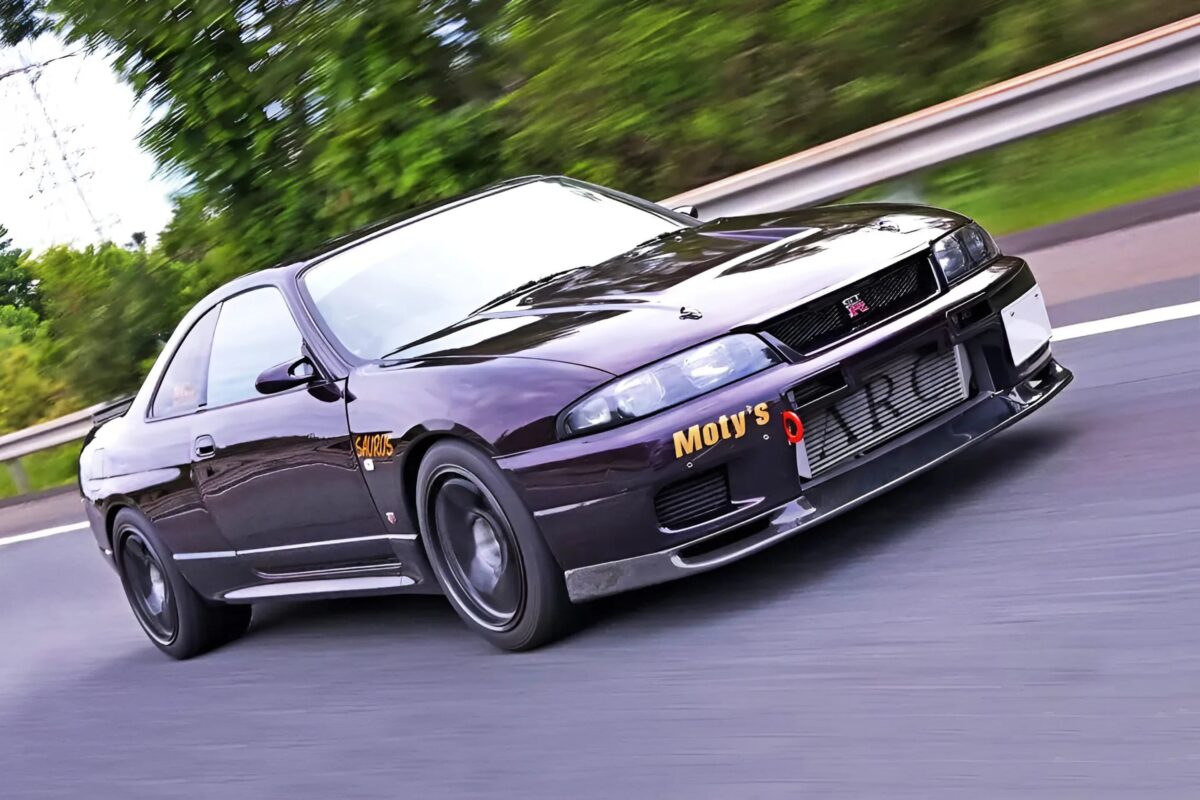 「壊れたGT-Rを買ったら、25年後には1000馬力！」884レーシング最強のBCNR33を紐解く