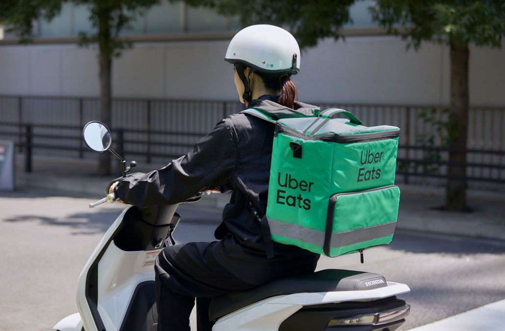 Uber EatsとHondaが共同実証！二輪安全運転診断アプリで運転行動を可視化
