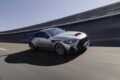 「メルセデス AMG CLE 646 シュペツィアルアンフェルティグング」の走行シーン。