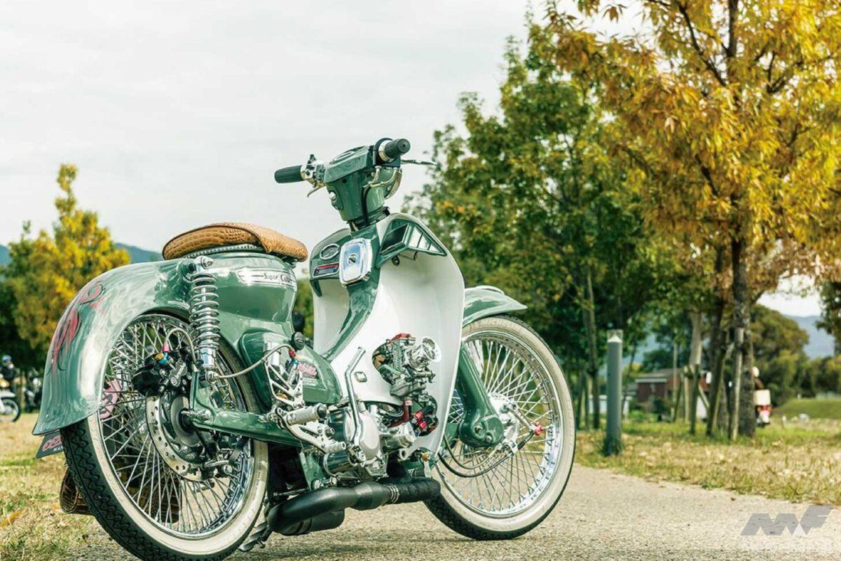 昭和を名作“カモメ”カブがショーモデル級に大変身！ 110cc化＆ワイヤースポークが映える大胆リノベーション