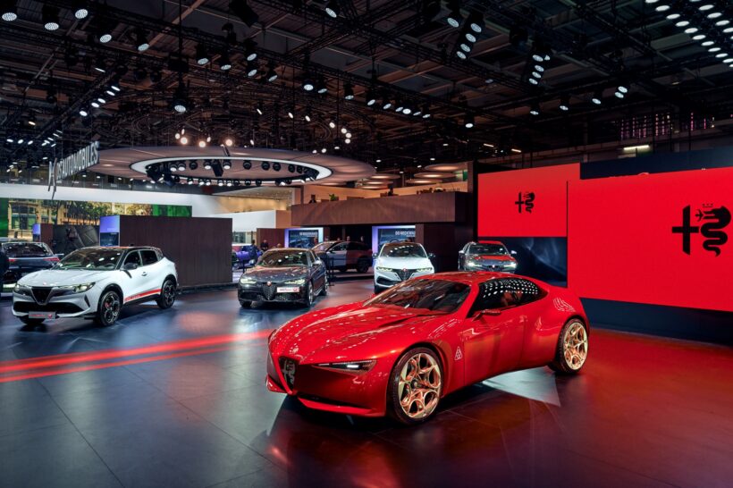 パリモーターショーでコンセプトカー「Cuorerosso（クオーレロッソ）」を公開したアルファロメオのブース。