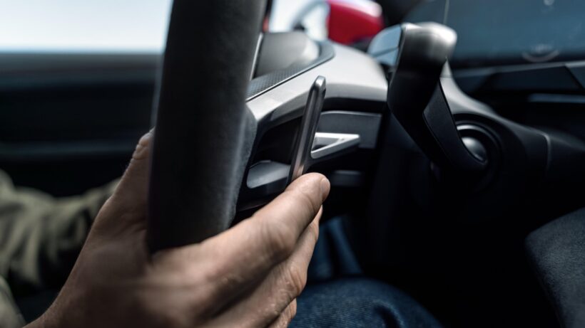 「E-shift」によって、仮想的なギアチェンジを楽しめるのはポルシェらしい。