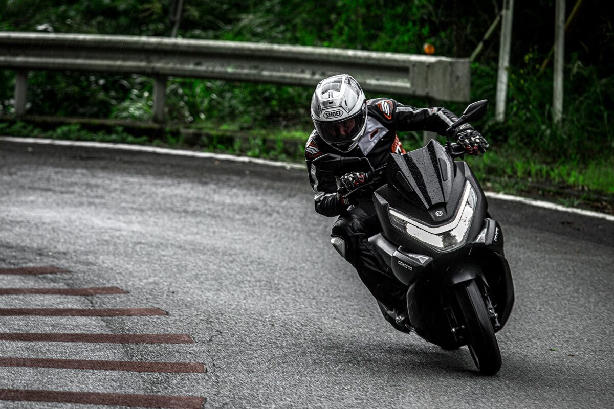 PCXとは似て非なる存在。CF MOTOが初めて手がけたスクーターの150SC、その資質が気になっちゃった！