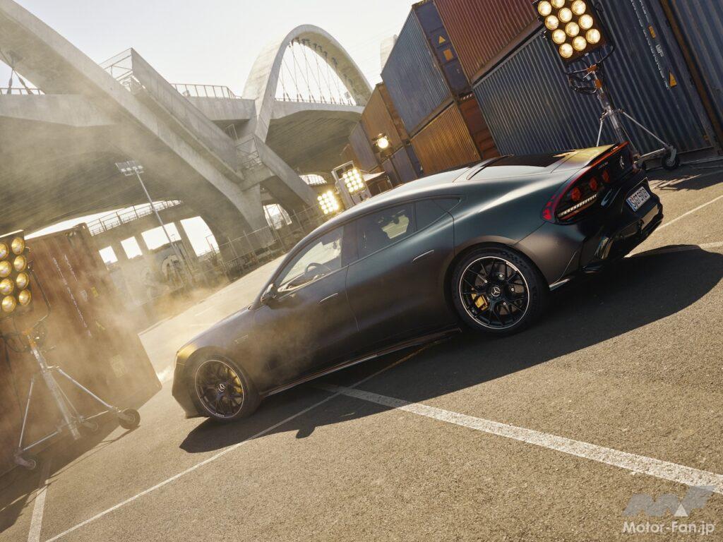 「メルセデス AMG GT 4ドアクーペ」をドライブした、ブラッド・ピット。