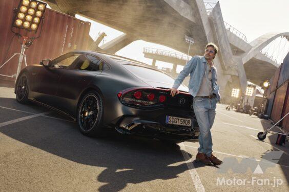 「メルセデス AMG GT 4ドアクーペ」をドライブした、ブラッド・ピット。
