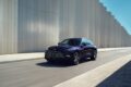 「アストンマーティン DBX GT」の走行シーン。