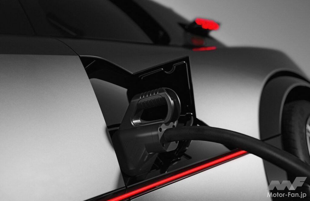 フル電動スポーツ「プジョー E-T16 E-T16 コンセプト」の充電シーン。